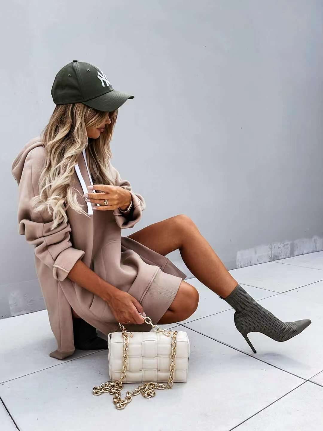Herbst und Winter Neues langärmliges einfarbiges Kapuzenpullover für Damen mit Tasche