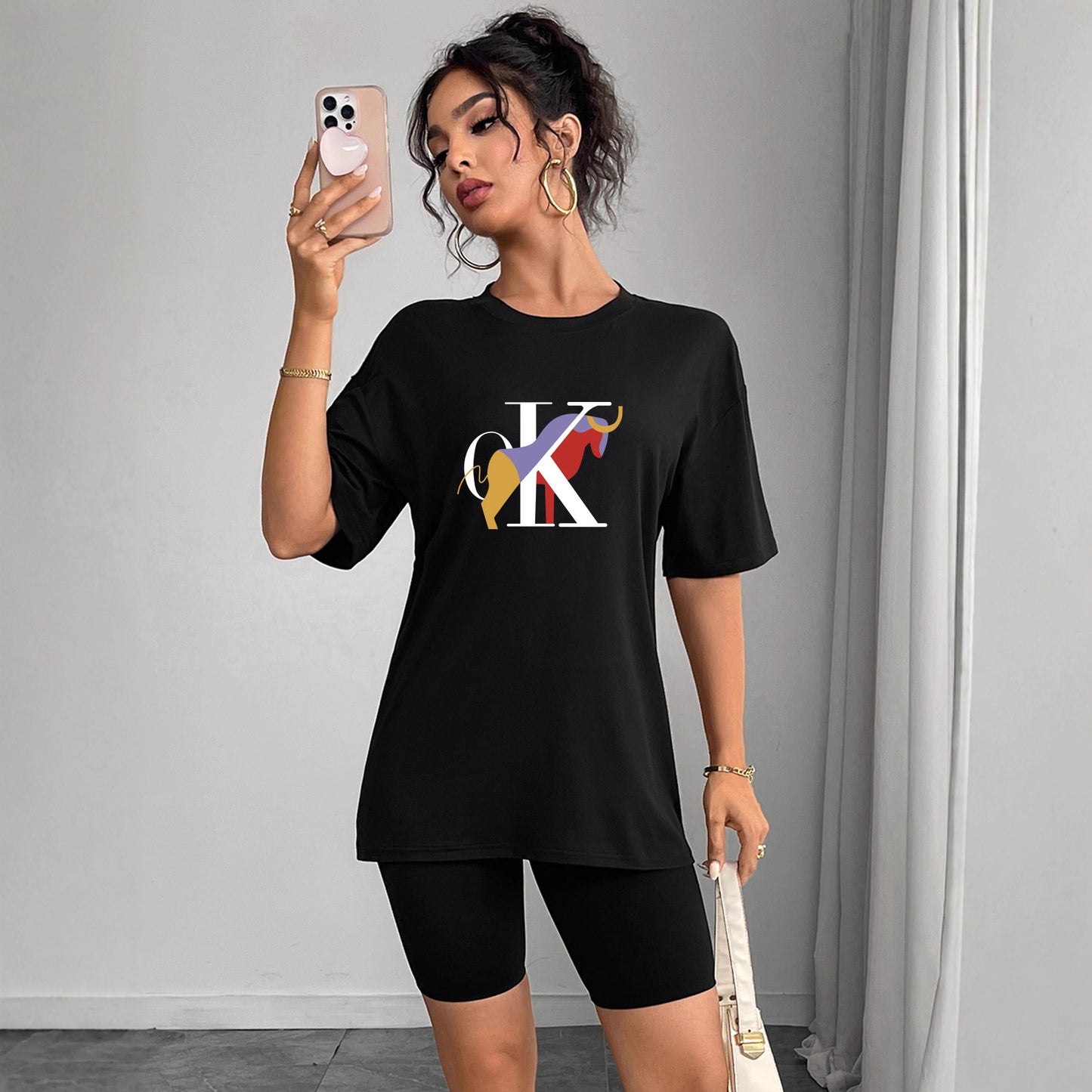 Round neck short sleeved minimalist design