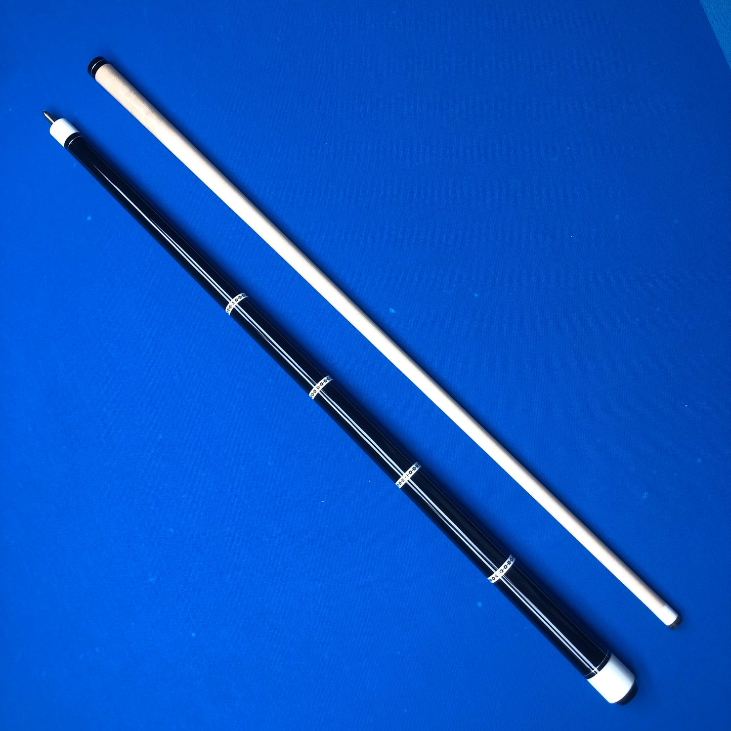13mm Low Deflection Billiards Cue – Maple Wood Shaft