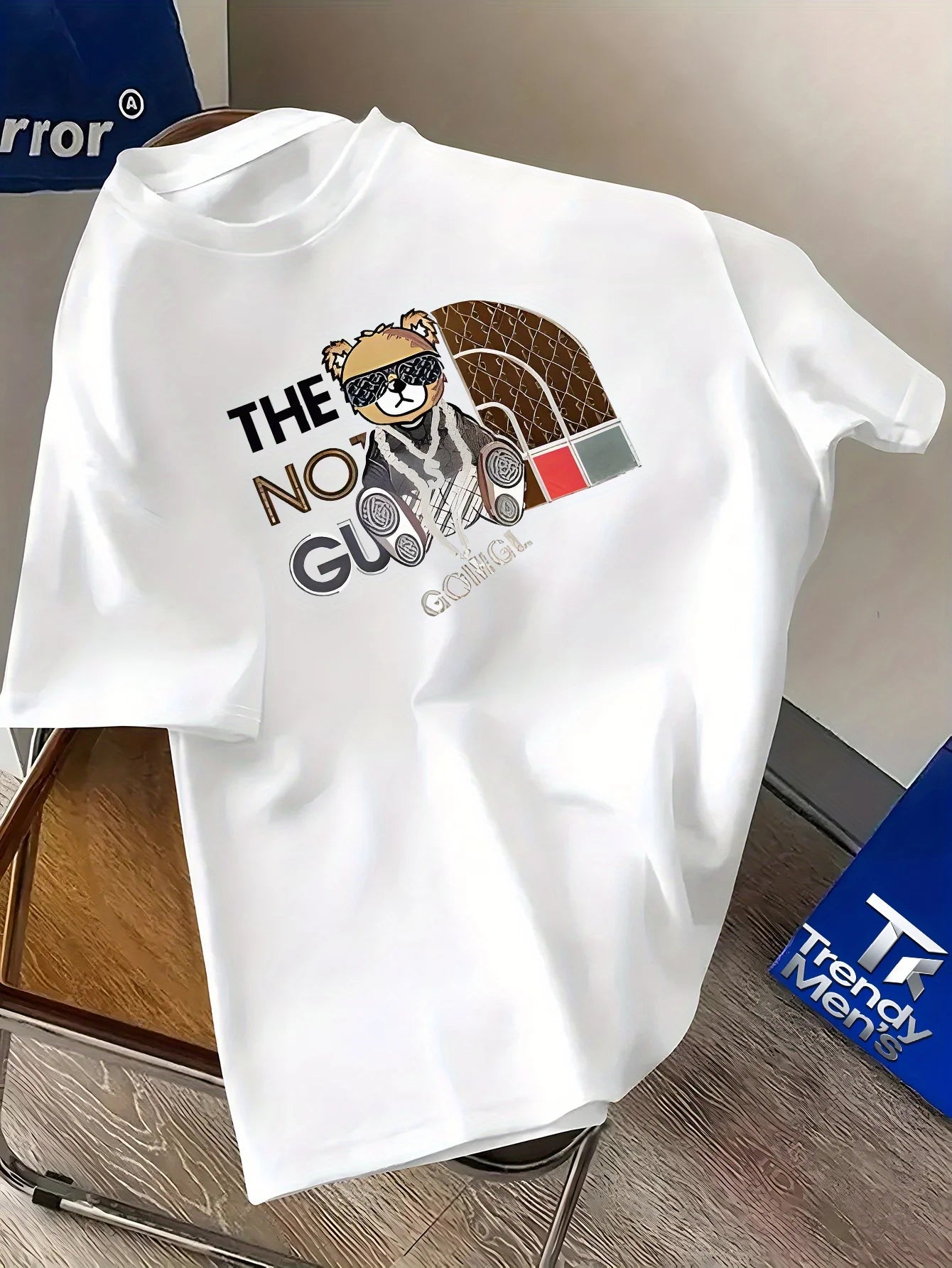 Herren T-Shirt mit Cartoon Bär Rollschuh Print – Reine Baumwolle