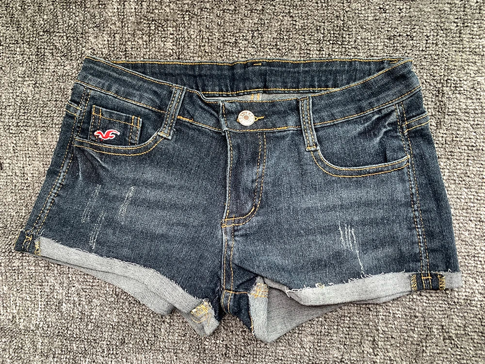 Damen Low Waist Jeans-Shorts | Bestickter Slim Fit