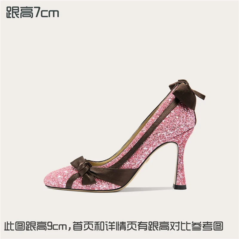 High Heels mit Paillettenbandschleife und eckiger Zehenpartie