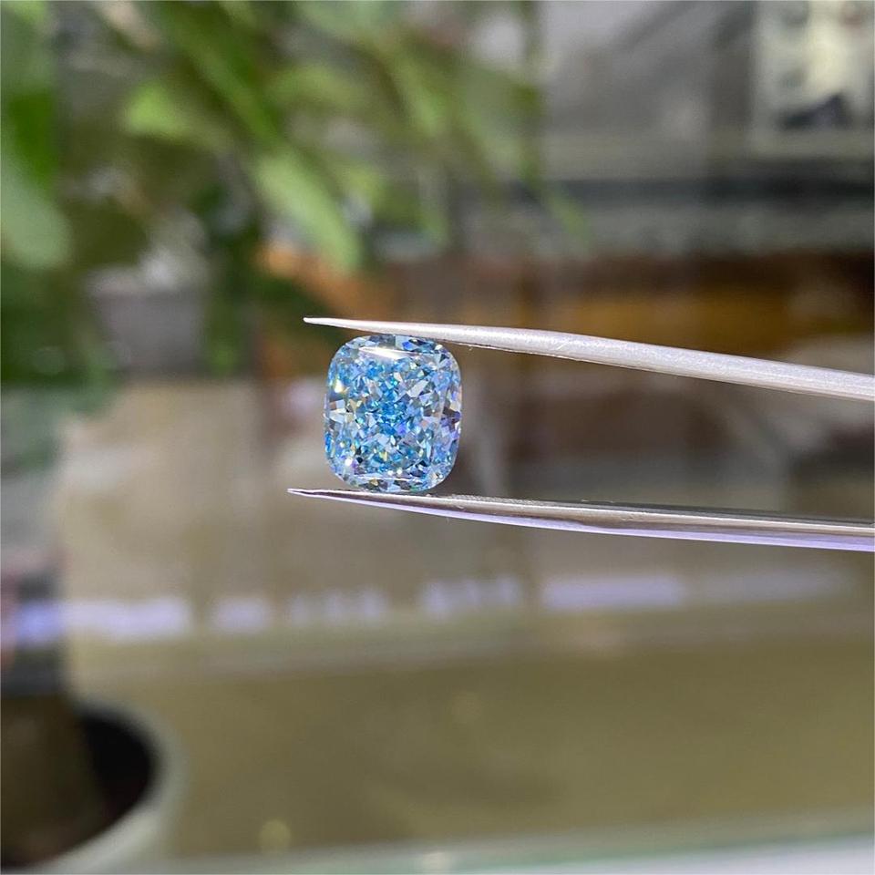 IGI Laboratory Grown Diamond Report LG608378282 for 5.83CT Fancy Intense Blue VS1 cushion cut diamond