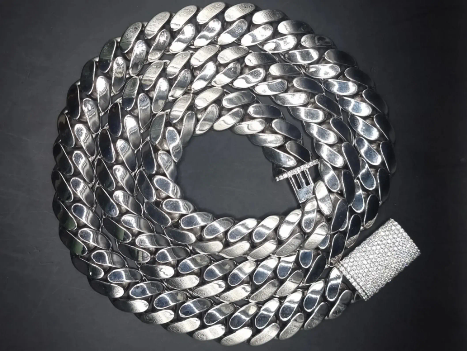 VVS Moissanite Miami Cuban Link Chain - Close-up link texture