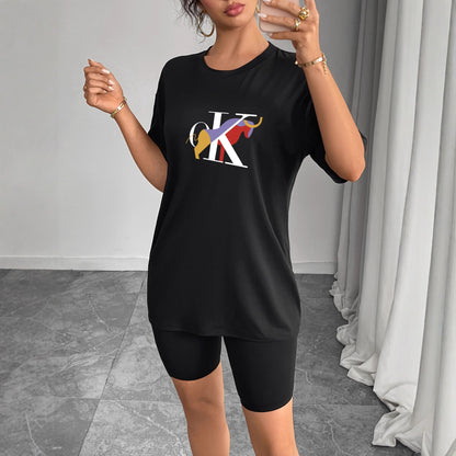 Round neck short sleeved minimalist design