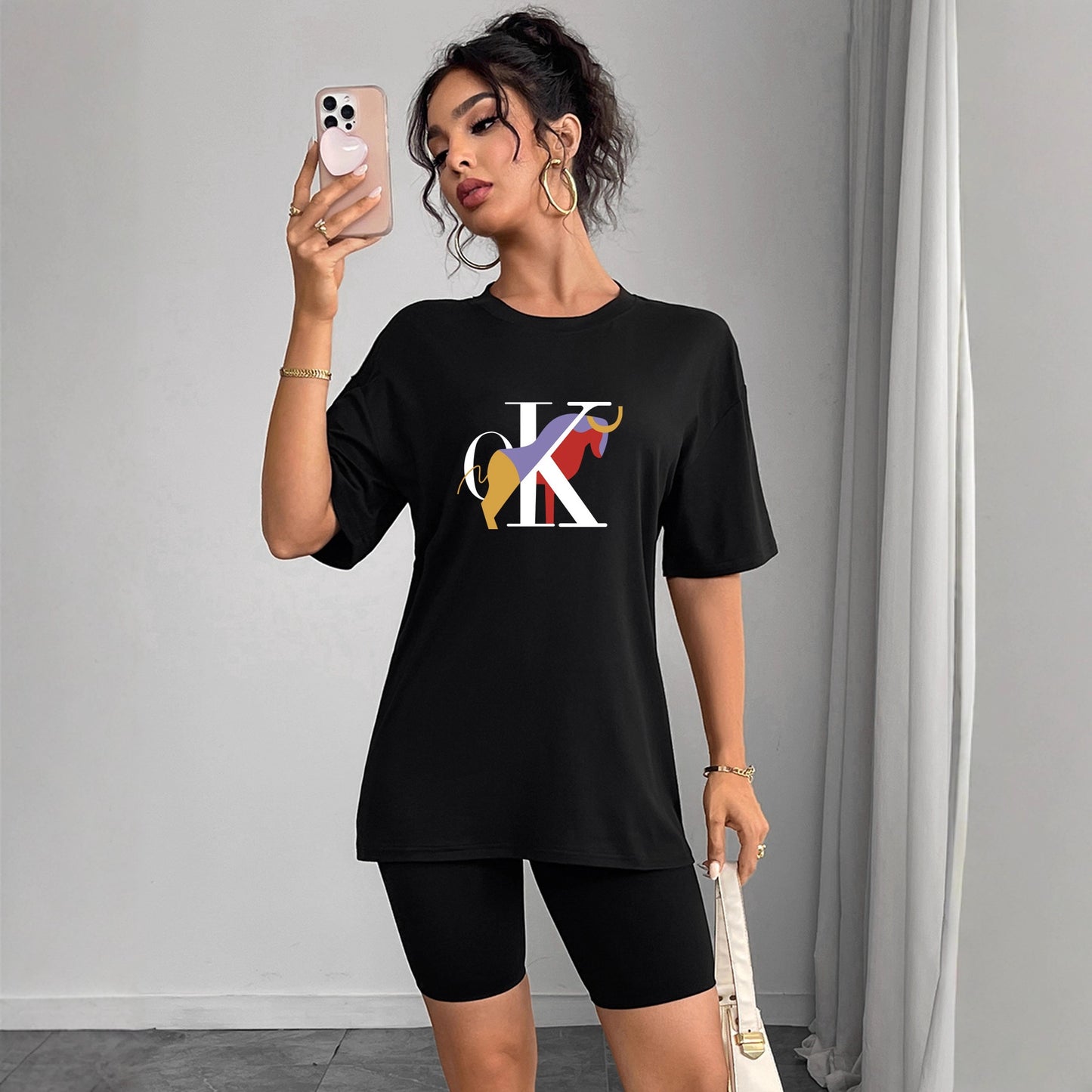 Round neck short sleeved minimalist design