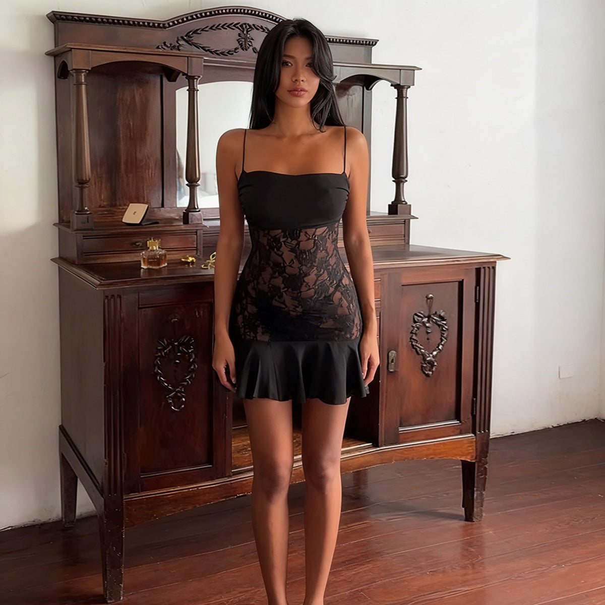 Durchsichtiges Hosenträgerkleid für Damen mit Spitzeneinsätzen