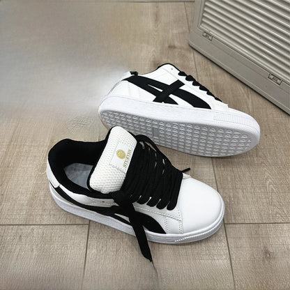 Retro Hong Kong Style Black Bread Shoes Unisex Freizeit-Sportschuhe Frühling Herbst Neues Modell Studenten Vielseitige Plateau-Sohle