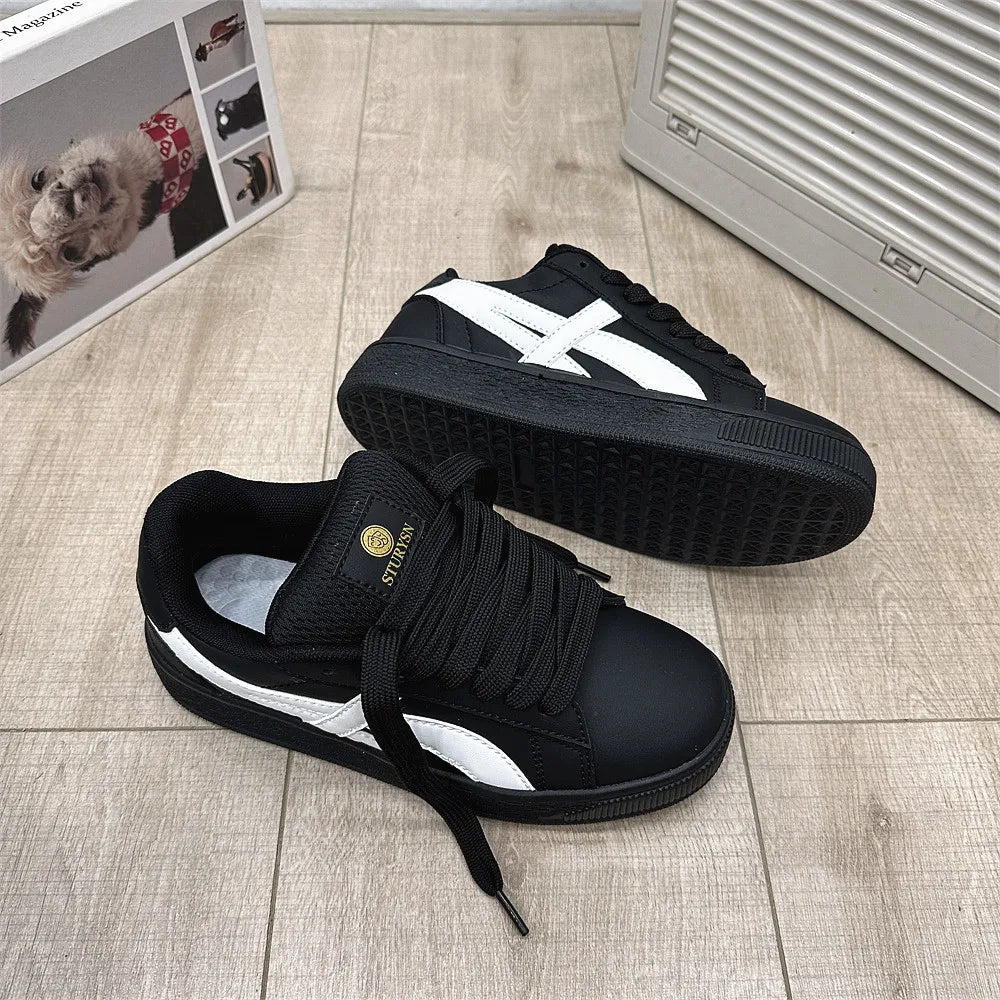 Retro Hong Kong Style Black Bread Shoes Unisex Freizeit-Sportschuhe Frühling Herbst Neues Modell Studenten Vielseitige Plateau-Sohle