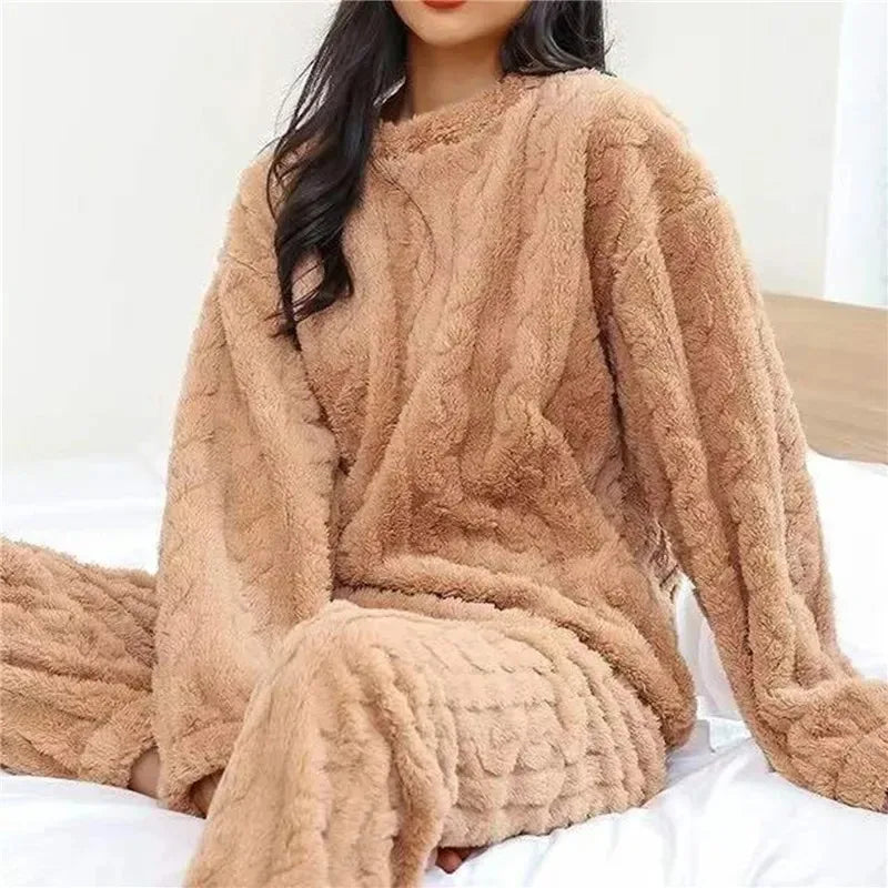 Soft Coral Velvet Warm Pajama Set for Women Cozy Loungewear Outerwear for Winter Christmas Back to School Gift ﻿