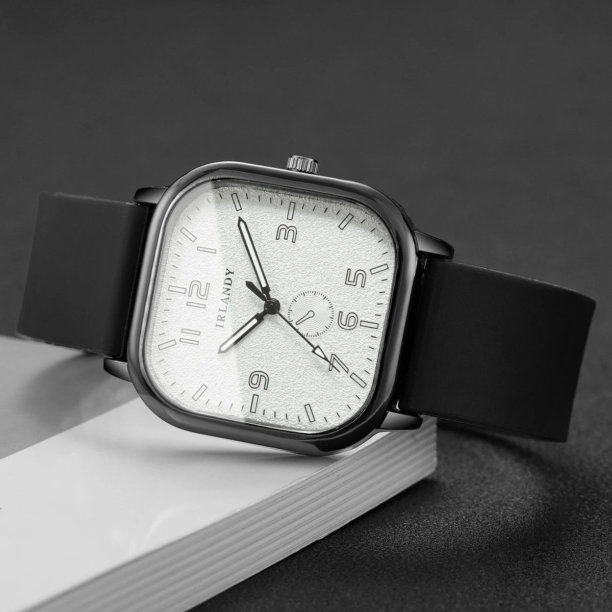 Fashion Square Damenarmbanduhr Lässige Silikonarmband Quarzuhr Sportarmbanduhr für Herren Damen Studenten (Ohne Box)