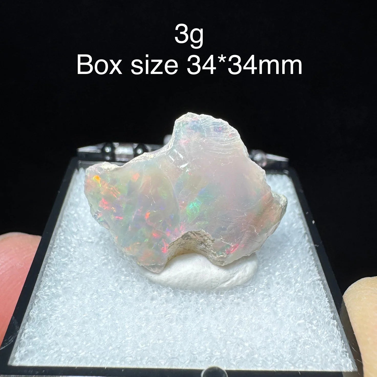 Opal stone in a display case with weight and box size information.