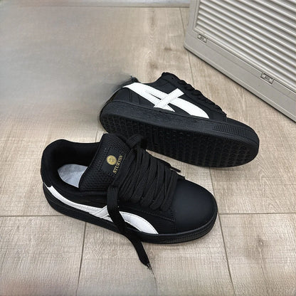 Retro Hong Kong Style Black Bread Shoes Unisex Freizeit-Sportschuhe Frühling Herbst Neues Modell Studenten Vielseitige Plateau-Sohle