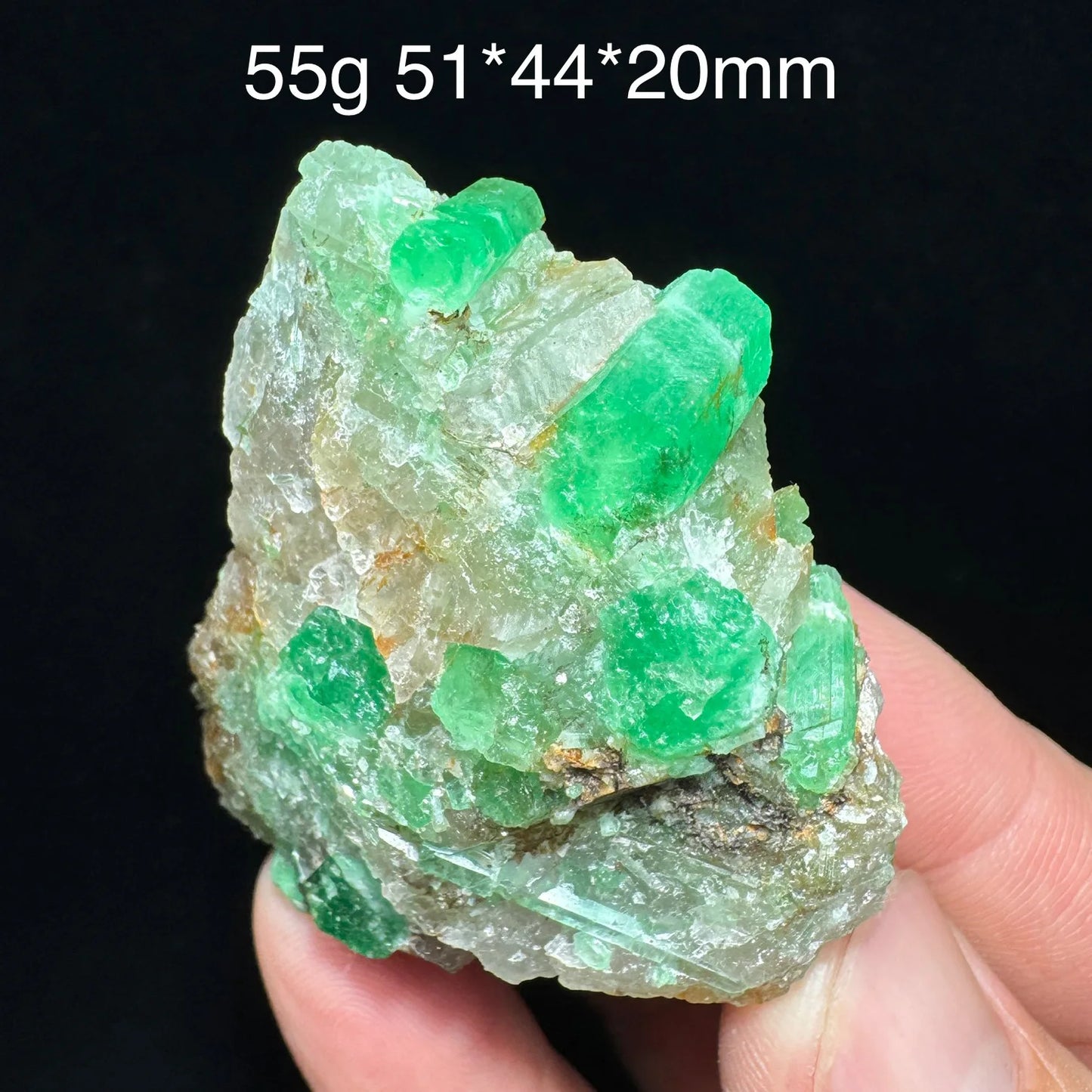 Natürliches Smaragd-Mineralienexemplar + heilende Quarzkristalle und Steine, Felsen, Edelstein