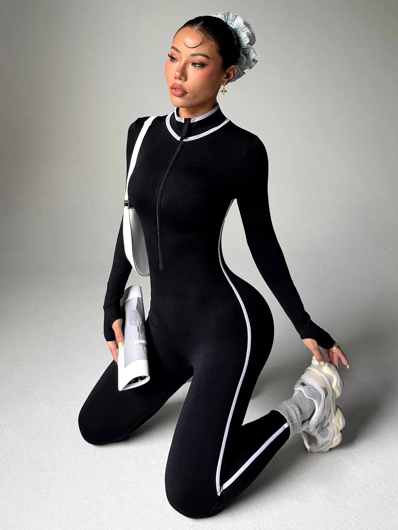 One-piece yoga wear, women's autumn and winter stand-up collar long-sleeved fitness wear, slimming zipper sports one-piece suit