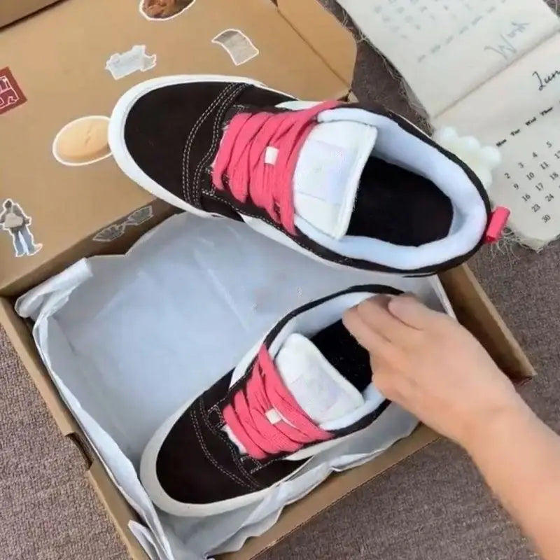 Ultraleichte sportliche Freizeitschuhe Unisex Canvas Flats Vielseitige Slip-On-Sneaker für Jugendliche mit runder Zehenpartie und EVA-Außensohle