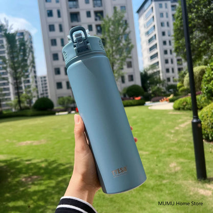 TYESO 600/750ML Thermosflasche mit Strohhalm Edelstahl Auto Thermobecher Sport Wasserflaschen Hält Kalt und Warm Thermobeker