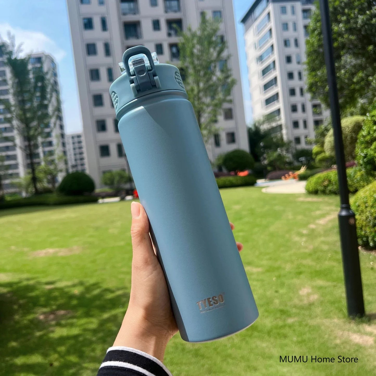 TYESO 600/750ML Thermosflasche mit Strohhalm Edelstahl Auto Thermobecher Sport Wasserflaschen Hält Kalt und Warm Thermobeker