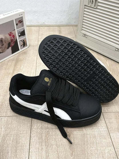 Retro Hong Kong Style Black Bread Shoes Unisex Freizeit-Sportschuhe Frühling Herbst Neues Modell Studenten Vielseitige Plateau-Sohle