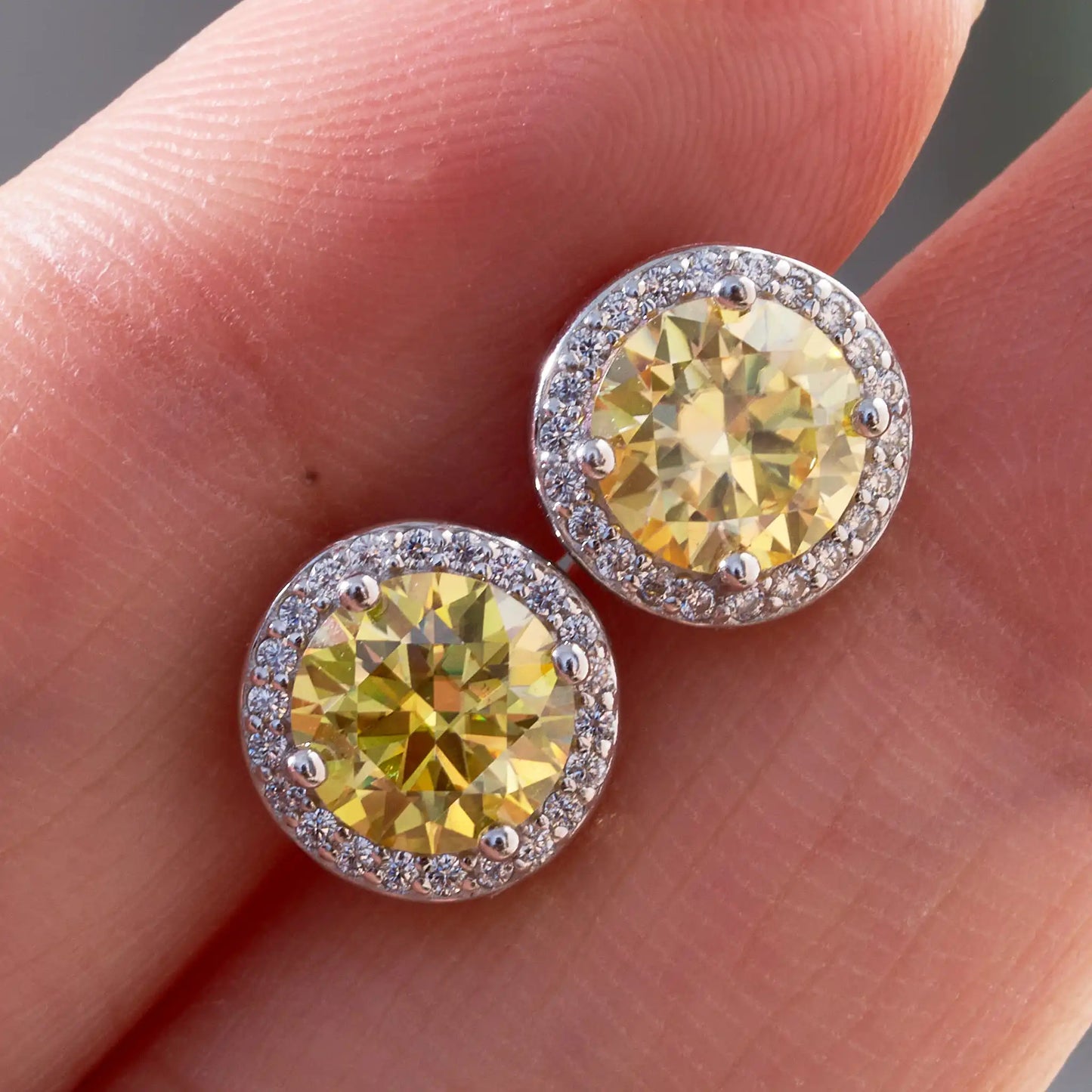 925 Sterling Silver 1 Carat Moissanite Round Earrings Engagement Wedding Daily Work Party Travel Luxurious Gift For Women