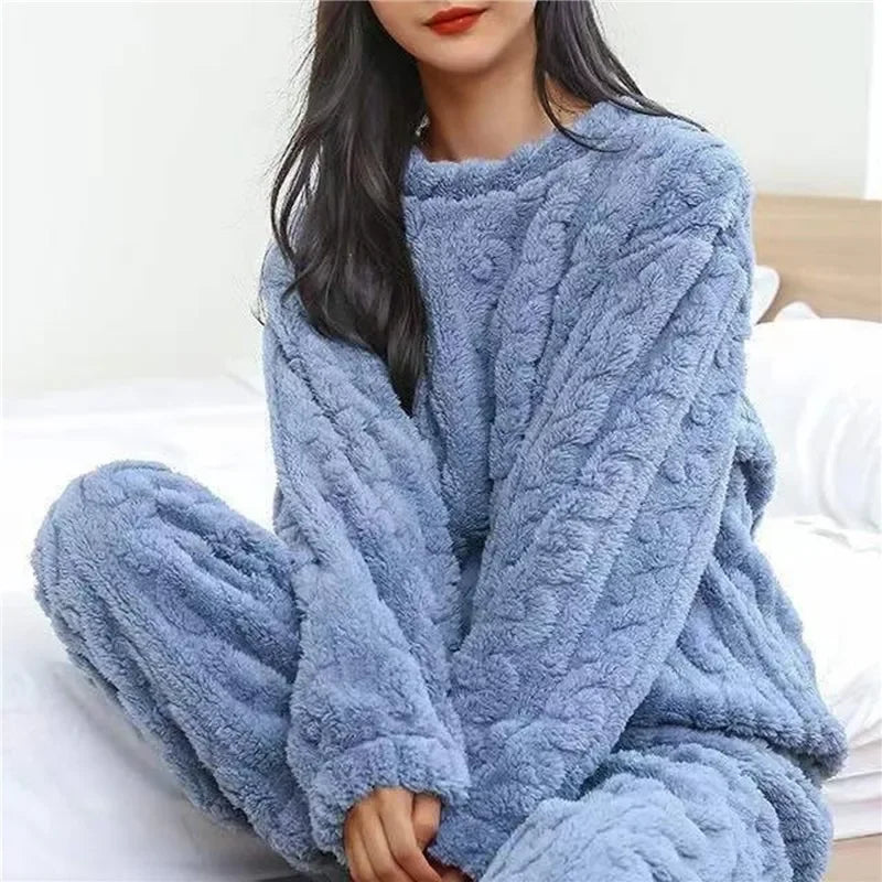 Soft Coral Velvet Warm Pajama Set for Women Cozy Loungewear Outerwear for Winter Christmas Back to School Gift ﻿