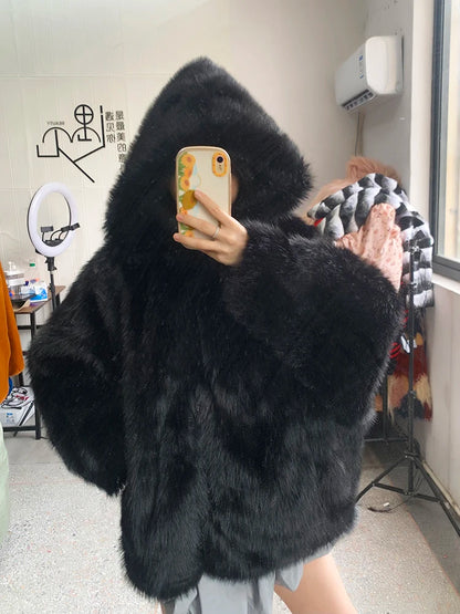 Nerazzurri Herbst Winter Oversized Weiß Schwarz Warmer Zotteliger Kunstpelzmantel Damen mit Kapuze Locker Lässig Flauschige Jacke 2023