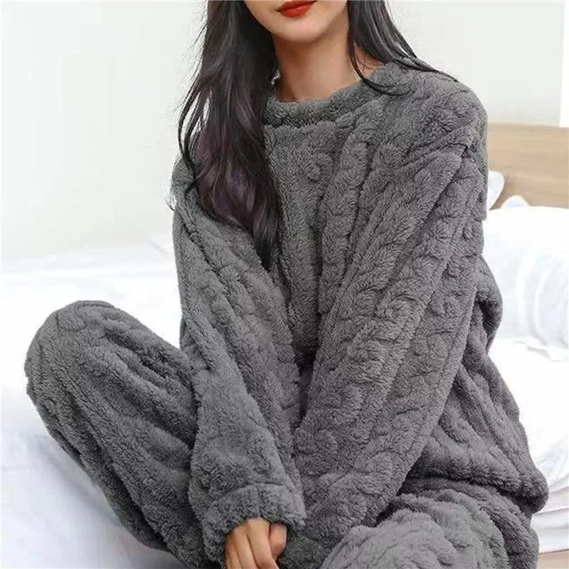 Soft Coral Velvet Warm Pajama Set for Women Cozy Loungewear Outerwear for Winter Christmas Back to School Gift ﻿