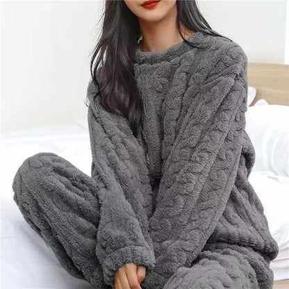 Soft Coral Velvet Warm Pajama Set for Women Cozy Loungewear Outerwear for Winter Christmas Back to School Gift ﻿