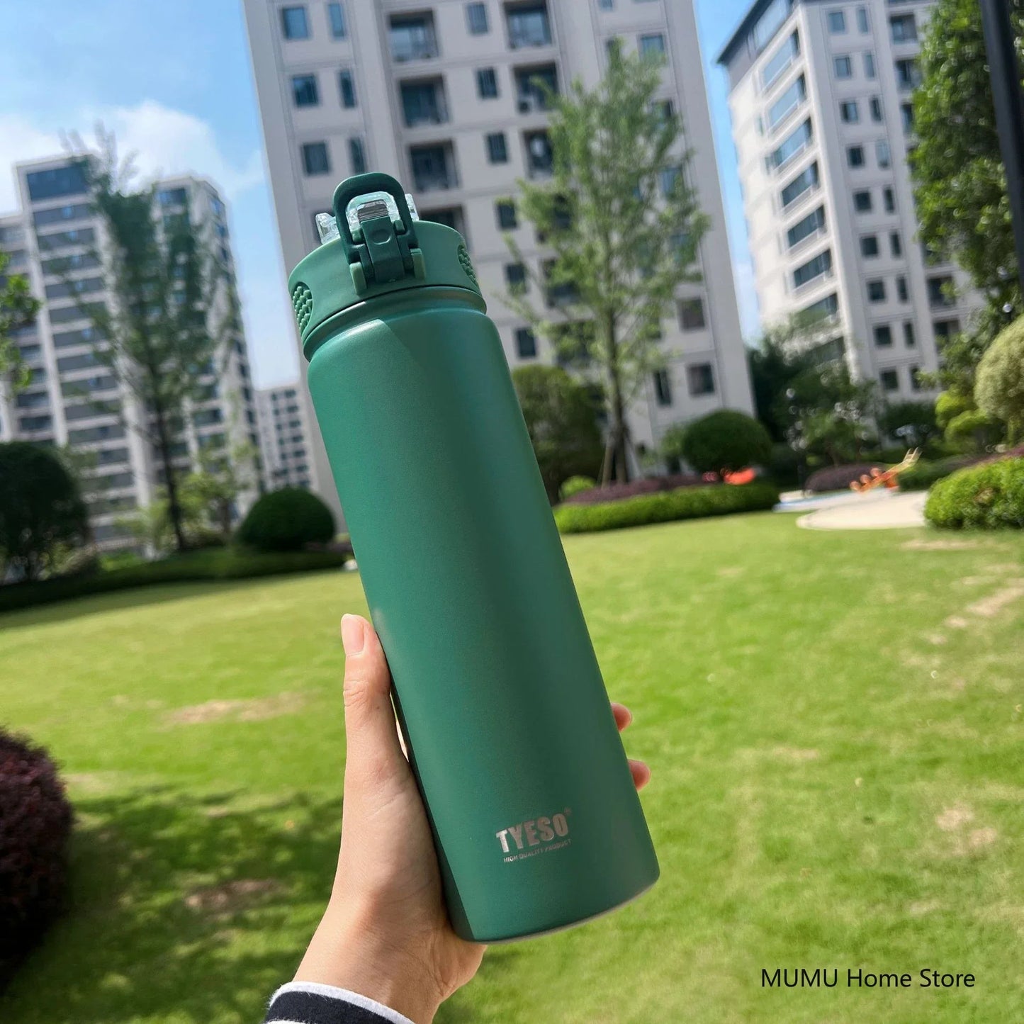 TYESO 600/750ML Thermosflasche mit Strohhalm Edelstahl Auto Thermobecher Sport Wasserflaschen Hält Kalt und Warm Thermobeker