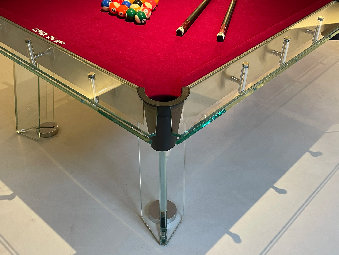 Customizable American Standard Black Eight Full Set Snooker Pool Table Indoor Clubhouse Hall Entertainment  Glass Pool table
