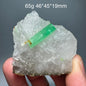 Natürliches Smaragd-Mineralienexemplar + heilende Quarzkristalle und Steine, Felsen, Edelstein
