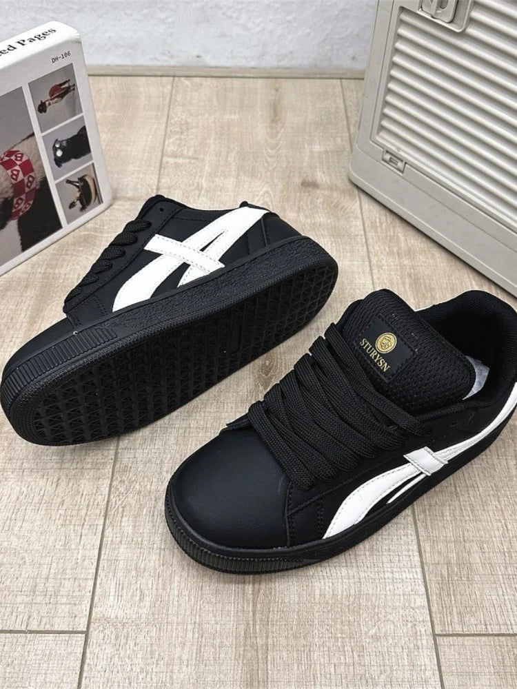 Retro Hong Kong Style Black Bread Shoes Unisex Freizeit-Sportschuhe Frühling Herbst Neues Modell Studenten Vielseitige Plateau-Sohle