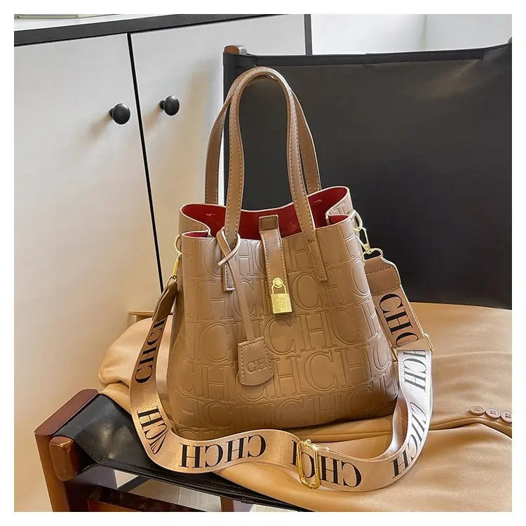 Neue Damen-Umhängetasche mit auffälligem Buchstabenmuster & Farbkontrast, geräumige, breite, gepolsterte Schultertasche, lässig-chic