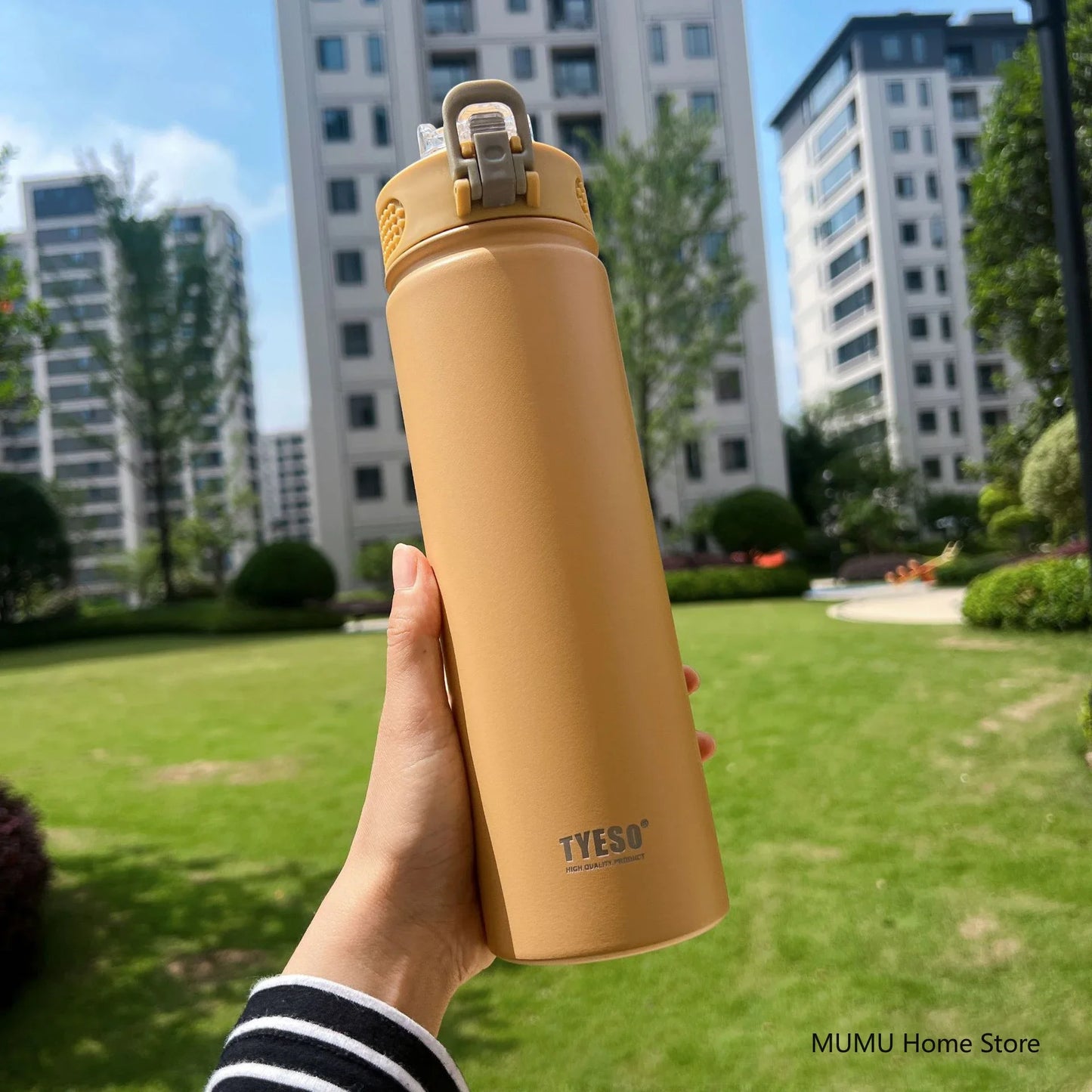 TYESO 600/750ML Thermosflasche mit Strohhalm Edelstahl Auto Thermobecher Sport Wasserflaschen Hält Kalt und Warm Thermobeker