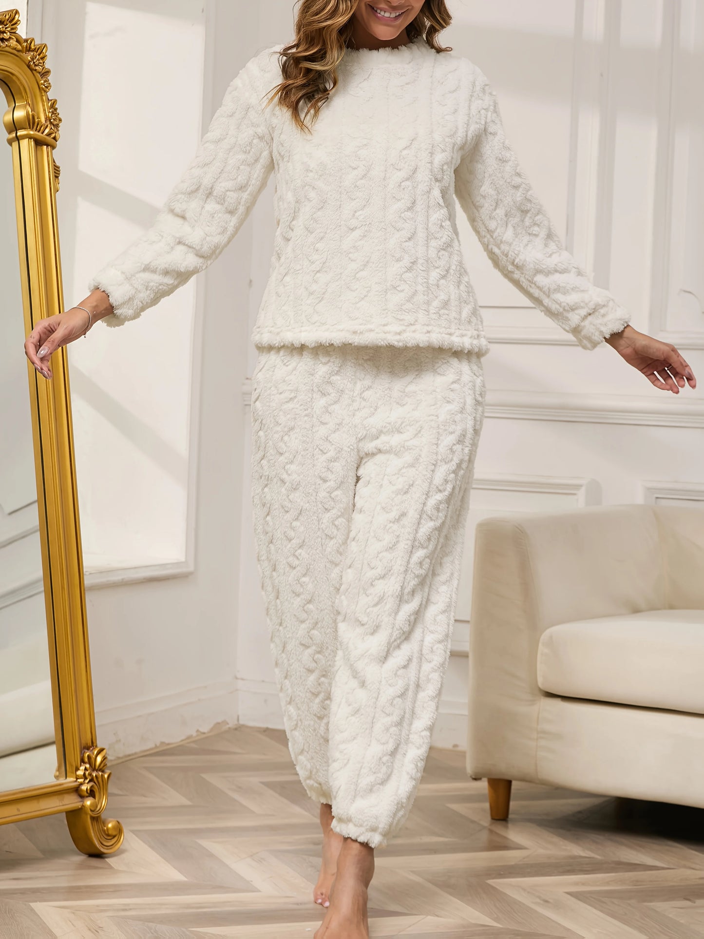 Autumn Winter Warm 2-piece Pajamas Set of Women Home Wear Flannel Long Sleeve Tops and Trousers Home Wear Loungewear