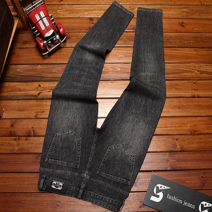 Modische, leichte Luxus-Jeans mit Stickerei und Print für Herren, Sommertrend, elastische Slim-Fit-Hose, neue Herrenmode 2025