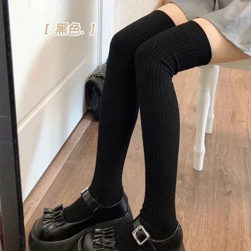 Frühling Herbst Kniestrümpfe für Damen Weiße vertikale Streifen Lange Socken Mode Mädchen JK Skinny Stiefelsocken Japanischer Stil