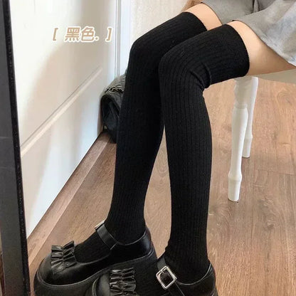 Frühling Herbst Kniestrümpfe für Damen Weiße vertikale Streifen Lange Socken Mode Mädchen JK Skinny Stiefelsocken Japanischer Stil