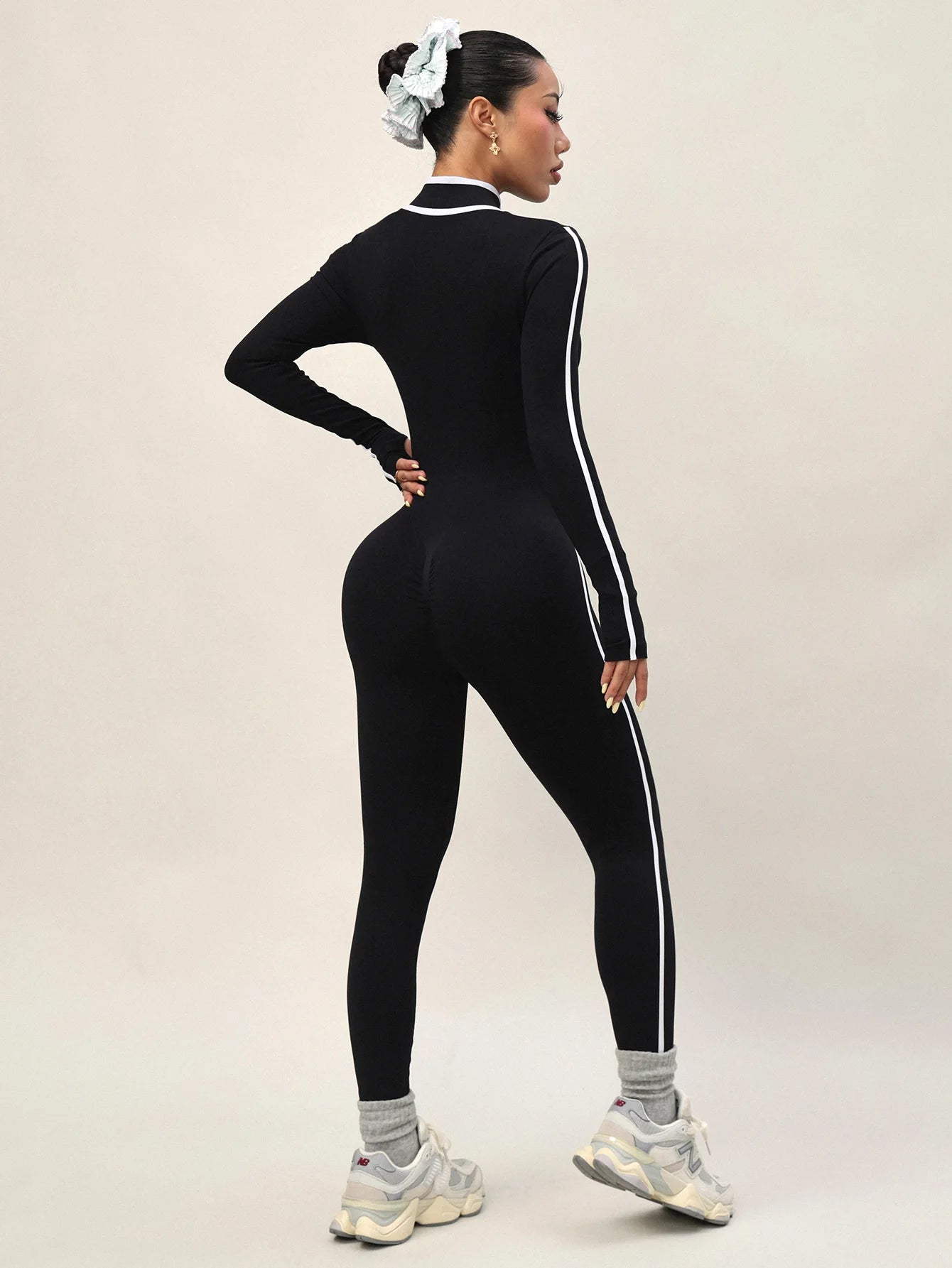 One-piece yoga wear, women's autumn and winter stand-up collar long-sleeved fitness wear, slimming zipper sports one-piece suit