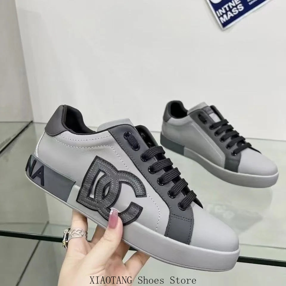 Italian Luxury Casual Shoes, New Trendy Letter-patterned Sports Shoes for Women, European-style Business Casual Men's Lace-up Sneakers, Large-sized Children's Shoes, Fashionable and Versatile Family Shoes.