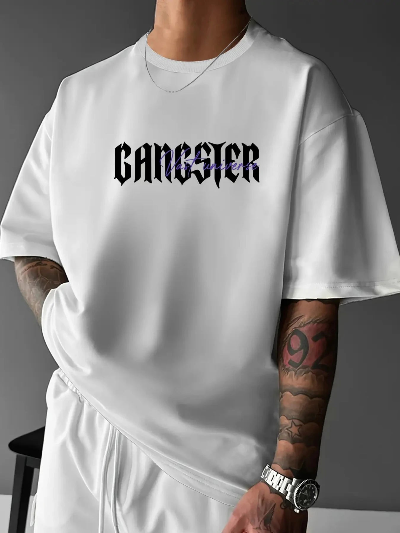 Herren Oversized Gangster Grafik T-Shirt - Streetwear Kapuzenmasken-Design mit Gangster-Schriftzug & West Coast Schriftzug