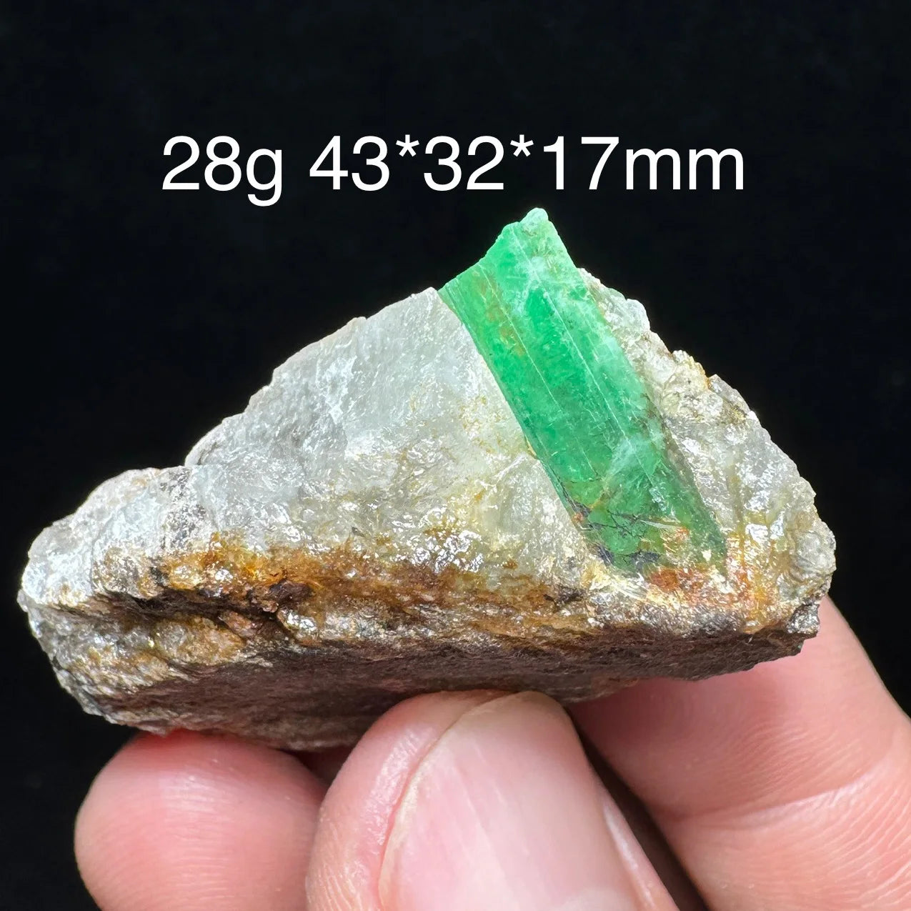 Natürliches Smaragd-Mineralienexemplar + heilende Quarzkristalle und Steine, Felsen, Edelstein