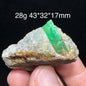 Natürliches Smaragd-Mineralienexemplar + heilende Quarzkristalle und Steine, Felsen, Edelstein