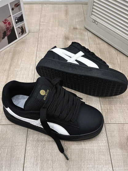 Retro Hong Kong Style Black Bread Shoes Unisex Freizeit-Sportschuhe Frühling Herbst Neues Modell Studenten Vielseitige Plateau-Sohle